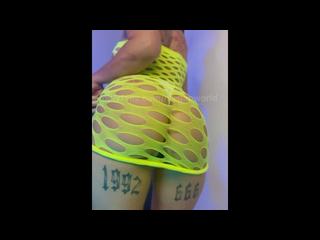 Horny Latina seduces you with her huge ass dancing Twerk, can you resist without cum?