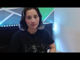 ENCUENTRO A MI HERMANASTRA MASTURBANDOSE EN CASA DE MIS TIOS