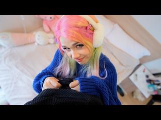 Fucking a young girlfriend in a dorm with a condom