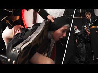 All nuns must confess to the priest