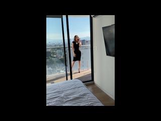 Me cojo a una ejecutiva de grandes tetas en su viaje de negocios en cdmx