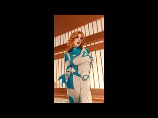 Женщина-невидимка Sue Storm показывает свои - MollyRedWolf
