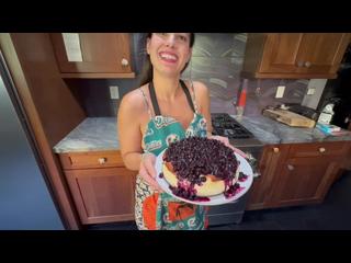 Baker get creamed. Full video on only fans.