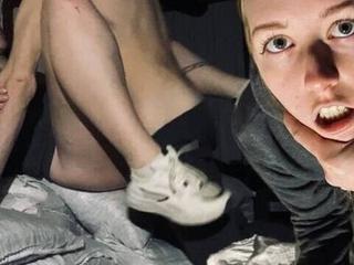 Охранник поймал рыжую воровку на краже и наказал ее трахом в пизду на улице