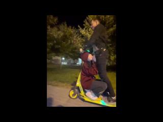 Минет в парке на самокате