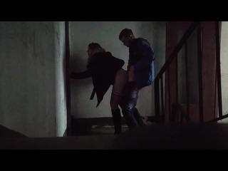 Трахнул школьницу в подъезде за деньги