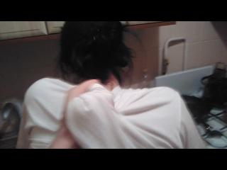 Трахнул девушку во время готовки