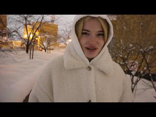 Делаю незнакомцу минет в подъезде