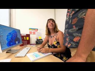 Je vous aurais augmenté quand même - Mon patron me baise sur le bureau pour une promotion