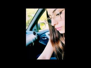 Pendeja puta me la chupa en el auto para llevarla a su casa