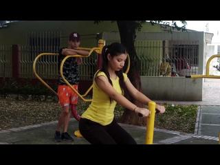 HERMOSA MCKENCIE12 LATINA COLOMBIANA HACE EJERCIO VAGINAL DELANTE DE SU NUEVO HERMANASTRO