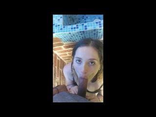 VAMOS POR UN CAFFE Y TERMINAMOS FOLLANDO EN EL BAÑO DE LA CABAÑA