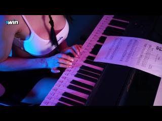 Уроки игры на фортепиано превратились в оральный секс