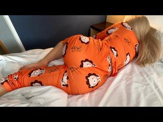 СВОДНАЯ СЕСТРА, могу я снять эту МИЛУЮ ПИЖАМУ и ПОТРАХАТЬ ТВОЮ КИСКУ?