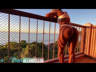 novinha gostosa mama na sacada do hotel , quase da o cuzinho mas acabou tomando leitinho na boca