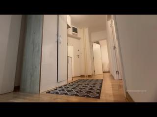 Анастасия Оушен дразнит доставщика трюком с тугим полотенцем