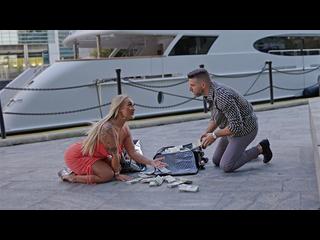 Hot British PAWG Gets All Excited When She Sees A Million Dollars To Fuck A Stranger She Just Met