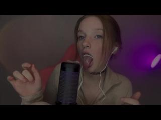 ASMR ВУЛЬГАРНАЯ ДЕВУШКА С ВЕСНУШКАМИ ИГРАЕТ С ПРЕЗЕРВАТИВОМ ВО РТУ мокрый звук (брюнетка с веснушками)