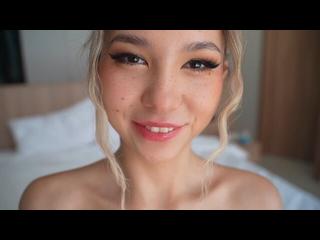 Сногсшибательная блондинка и ее тугая киска