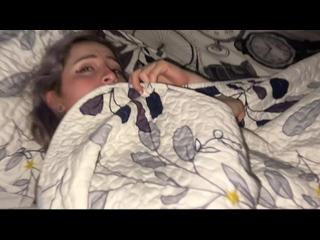 MI MEJOR AMIGA LE ES INFIEL A SU NOVIO CUANDO ENTRO A SU HABITACION EN LAS NOCHES