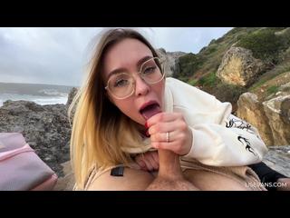 TWO GIRLS 18 Y.O love to take a DICK on vacation on the beach 💦